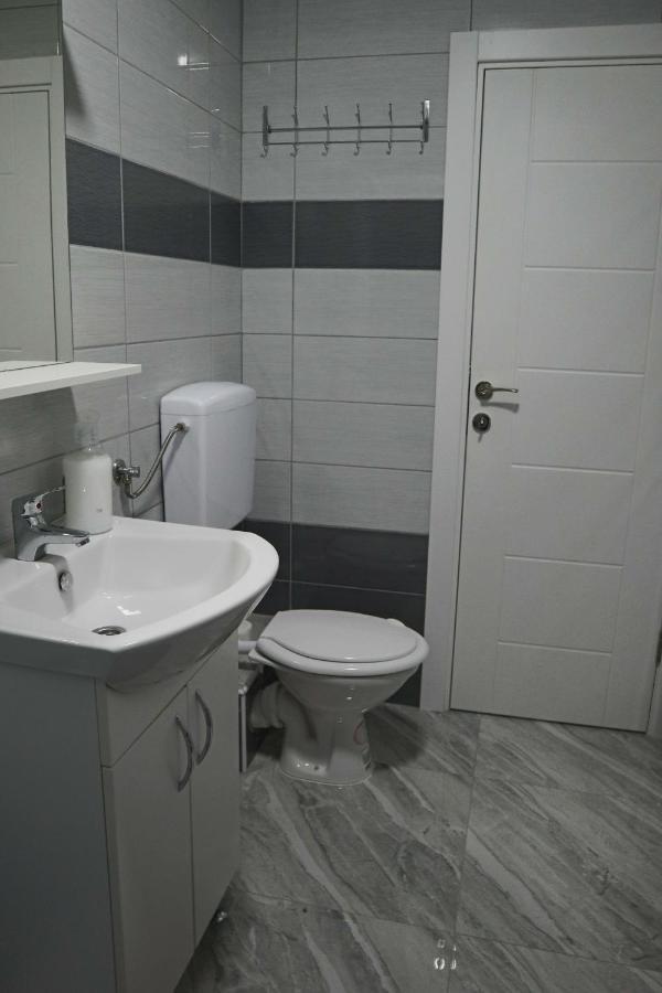Apartman Lilly Modrica Εξωτερικό φωτογραφία